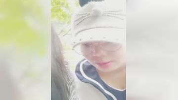 野外打炮刺激一队漂亮姐妹俩性欲上来了勾引了一个炮友在户外直播性爱表演美乳丰满逼肥嫩口交啪啪刺激第04集