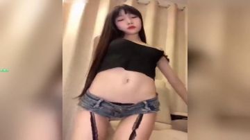 网红界最顶级颜值的淑女型女神170CM的九头身材奶子够吸引人且不愧是腿模啊大长腿穿上黑丝让人鼻血都止不住2