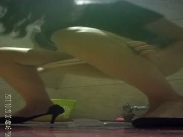 云上会所KTV厕拍系列18 各色长腿大胸美女，不是一般的骚气