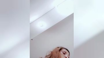 颜值不错骚气黄发少妇道具自慰近距离特写按摩器震动逼高潮出水呻吟娇喘很是诱惑喜欢不要错过第02集