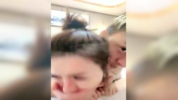 酒店面约操美少妇黑丝紧致小，手指插露脸口交后入操