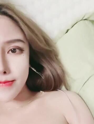 在中国留学的乌克兰妹子自慰直