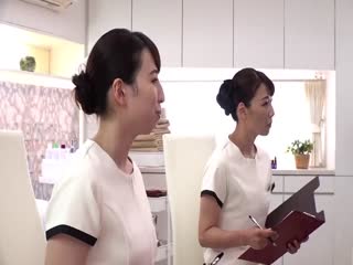 同窓会で出会った初恋の女●人妻になった彼女はSEXしてくれない夫に欲求不満で独身の仆をパンチラ-SW591