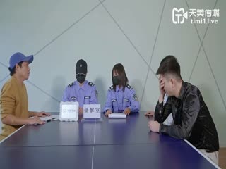 娇小的圆屁股亚洲青少年喜欢取悦一个大鸡巴素人