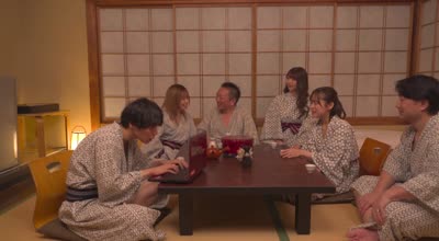 OFSD-025 町内会スワッピングNTR大乱交温泉旅行 倦怠期の夫妇3组が町内会の慰安旅行で盛り上がり夫妇交换6Pセックスに発展！