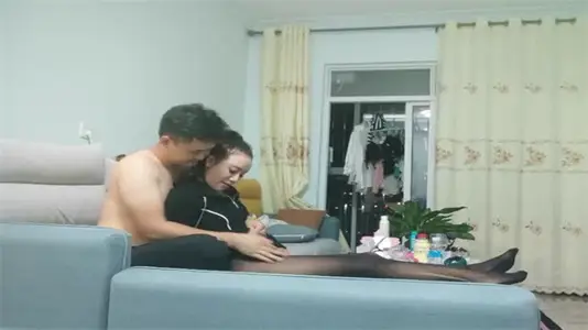 今晚约炮马尾辫风骚御姐，饥渴少妇被操得淫水直流